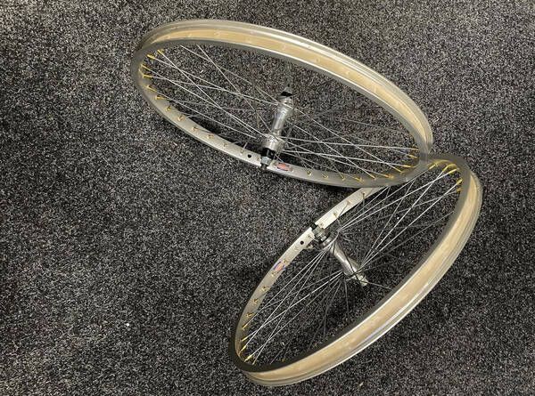 ARAYA 20 x 1 3/8" WHEELSET Silver/Chrome/Gold