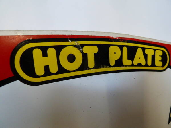 04 HOT INC HOT PLATE DOUBLE LIGHTNING BOLTS White