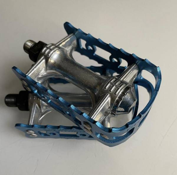 13 KKT FMX LIGHTNING PEDALS 9/16” AXLES Blue