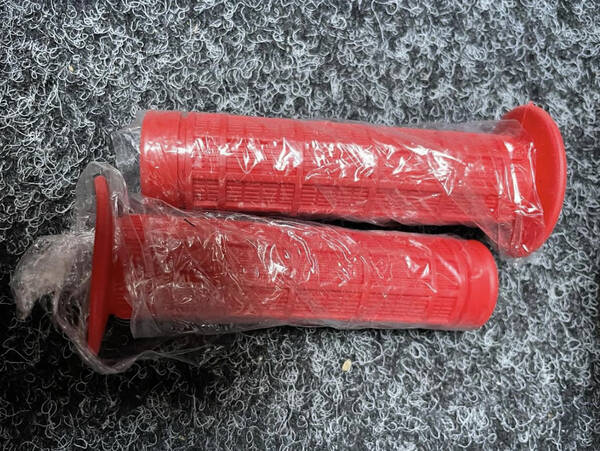 SUPERGOOSE REPRO GRIPS Red