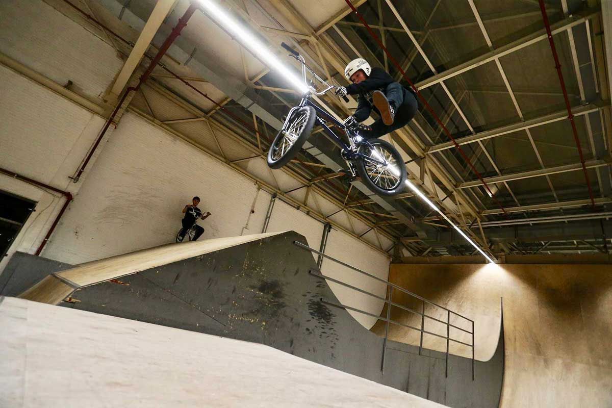 Tobias van der Linden - Pauls Boutique BMX Team Member